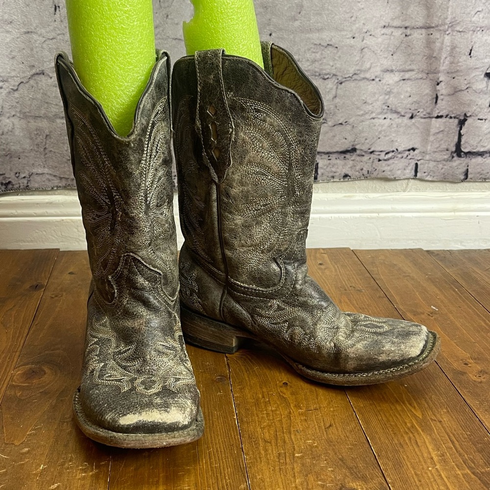 Tanner Mark kids size 2 distressed square toe cowboy boots
